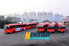 [NW포토] 배차 시간 대기하고 있는 버스