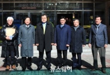 봉순장학회 임원들, 곡성중앙초 졸업식 참석