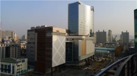 가산동 아울렛 ‘격전지’ 급부상···W몰·마리오에 ‘하이힐’ 도전장