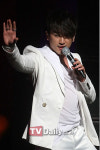 이민우, 빠른 시일 내에 신화 6명과 함꼐 놀아요
