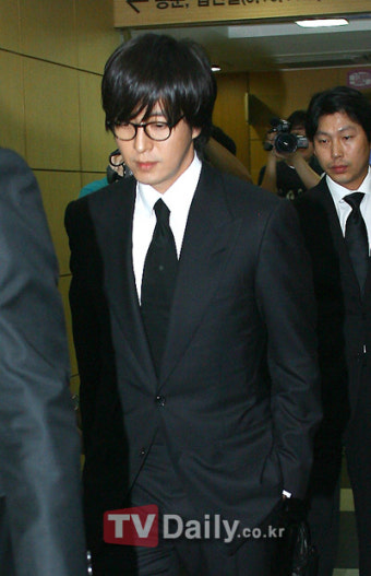 [TD포토] 故 박용하 빈소 찾은 배용준 '침통한 표정'