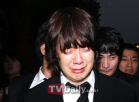 [TD포토] 태사자 형준 눈물이 앞을 가려 갈 수가 없어