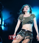 中 여가수 장량잉, 무대서 헤드벵잉 중 실신 잠시 유체이탈