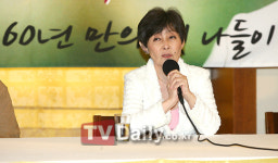 윤복희 한 것 없이 60년이 흘렀다 60주년 기념 콘서트 겸손 소감