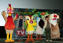 [TD포토] 마당을 나온 암탉 주인공들, 여기가 동물농장?