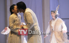 [TD포토] 연극 한여름 밤의 꿈, 달콤한 키스신 오 마이 갓!