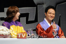 [TD포토] 김지우, (정)웅인 선배가 가장 남자로서 좋아요!