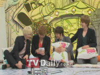 [TD영상] 슈퍼주니어 KBS 안녕하세요 녹화 현장 속 실시간 댓글에 포복절도