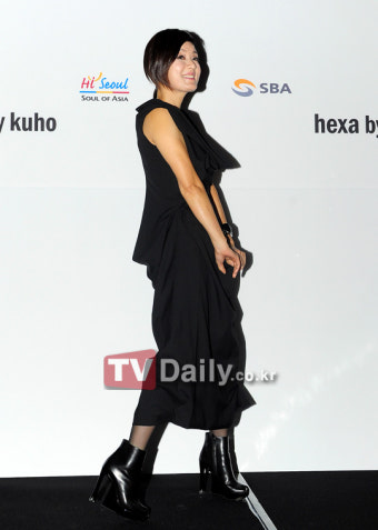 [TD포토] '서울패션위크' 장미희, '포토타임은 언제나 수줍어~'