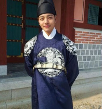 여진구, 19금 SNS 계정 팔로우 논란...소속사 직원의 실수