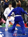[TD포토] 신화 앤디-민우 유도 한판 붙자