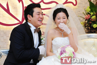 [TD포토] 김한배 손민희 결혼, '제 피앙새에요~'