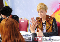 [TD포토] 스매쉬 영석 팬과 다정한 눈빛교환