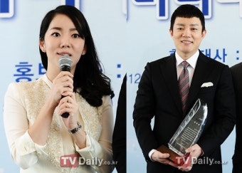 이범수-이윤진, 부부패션 '블랙 vs 화이트' 완벽 깔맞춤