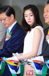 [TD포토] 김연아 컷팅은 저렇게 해야하나?
