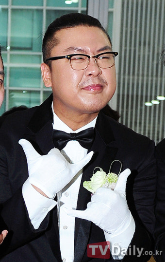 [TD포토] 새신랑 주비트레인 '결혼식장에서 멈출 수 없는 힙합본능'