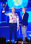[TD포토] 쇼챔피언 1위 슈퍼주니어, 신동 진행만 하다 상받으니 좋네~