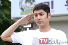 [TD포토] 김규종 입대 충성 입대를 명 받았습니다!