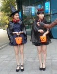 15& 박지민 백예린, 할로윈 이벤트 인증 망토 두른 깜찍 마법소녀