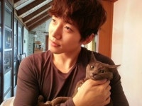 준호, 고양이와 깔맞춤 투샷 공개 언제 친해질까~