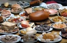 먹을 수 없는 만찬, 알고보니 컬러풀 돌멩이? 김 새네