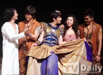 [TD포토] 뮤지컬 지저스 크라이스트 수퍼스타 주역들 평범한 포토타임은 거부