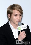 [TD포토] 씨엔블루 이종현 '팬분들도 열심히 나눔 실천하세요~'