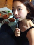 이다희 밥상 셀카, 폭풍흡입에도 몸매 유지 쇄골미인 인증