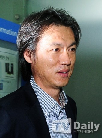 [TD포토] 홍명보 감독 '내달 A매치를 위해 유럽파 점검 차 영국행'