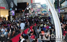 [TD포토] 제18회 부산국제영화제 전야제를 기다리는 수 많은 영화팬들