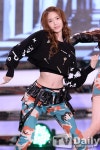 [TD포토] 한 줌 개미허리 윤아 드러난 갈비뼈 안쓰러워