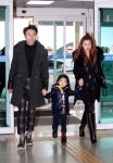 주영훈 딸 아라 아빠 쏙 빼닮아, 이윤미와 함께 공항패션 눈길