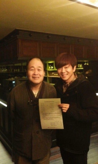 윤도현, 선배 가수 송창식과 다정한 모습의 인증샷
