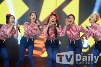 [TD포토] 스피카 '화려한 공연 기대하세요~'