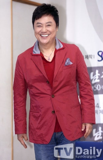 [TD포토] 남진 '69세 나이가 믿기지 않는 최강동안'