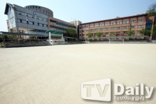 [TD포토] 텅 빈 안산 단원고 운동장