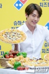 [TD포토] 김우빈 저랑 피자 드실래요?