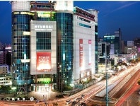 현대백화점 천호점 1층 천장 붕괴, 직원 1명 부상