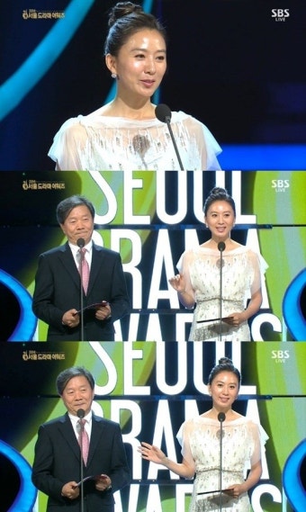 김희애 