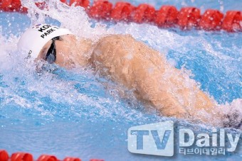 수영 100m 결승 박태환 '숨 최대한 참고'