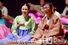 [TD포토] 이하늬 가야금 축제 왔으니 기념사진 찰칵~
