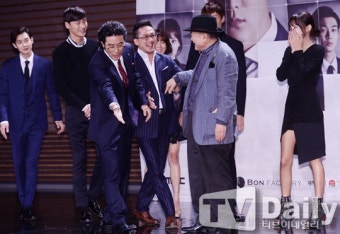 [TD포토] 최민수와 후배들 '장항선 선배 최고 대접'