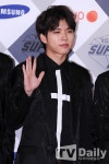[TD포토] 인피니트 우현 독특한 십자 셔츠 (SBS 가요대전)