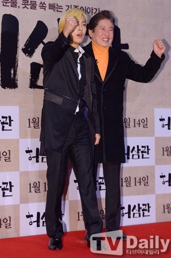 [TD포토] 강남-김용건 '아들 하정우 영화 시사회 참석, 대박기원하며'