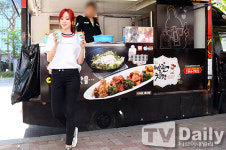 [TD포토] 엘시 은정 직접 치킨배달 갑니다!