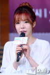 [TD포토] 소녀시대 써니 '배철수 선배님과 함께해 기뻐'