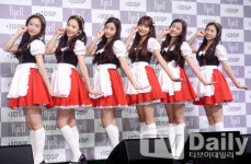 [TD포토] 에이프릴 깜찍한 솜사탕 포즈