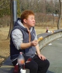 구구데이 맞아 허각 치킨 먹는 모습 또다시 화제 흔한 동네 형 포스