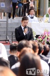 [TD포토] 故 신해철 1주기 추모식, 추모사 낭독하는 넥스트 이현섭