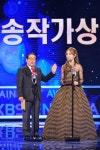 KBS 연예대상 2015 송해·송소희, 세대 뛰어 넘은 만남 [TD포토]